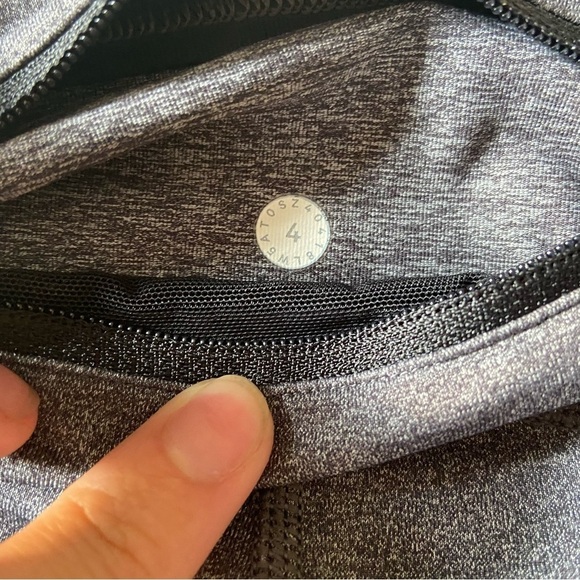 Lululemon Speed Up Tight *28"
Heathered Black (First Release) size 4 - Picture 11 of 13